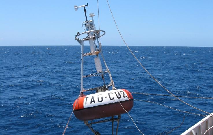 photo of TAO carbon dioxide buoy being deployed